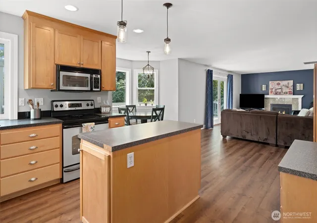 Photo 4 of Single family home for sale at 317 66th Avenue NE, Tacoma, WA 98422 | MLS# NWM2564098 | Listing updated on 2026-09-22