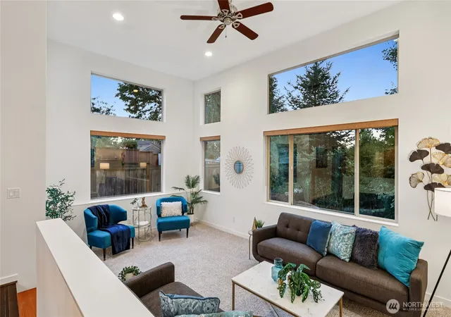 Photo 4 of Single family home for sale at 1018 NE 103rd Street, Seattle, WA 98125 | MLS# NWM2564100 | Listing updated on 2026-09-29