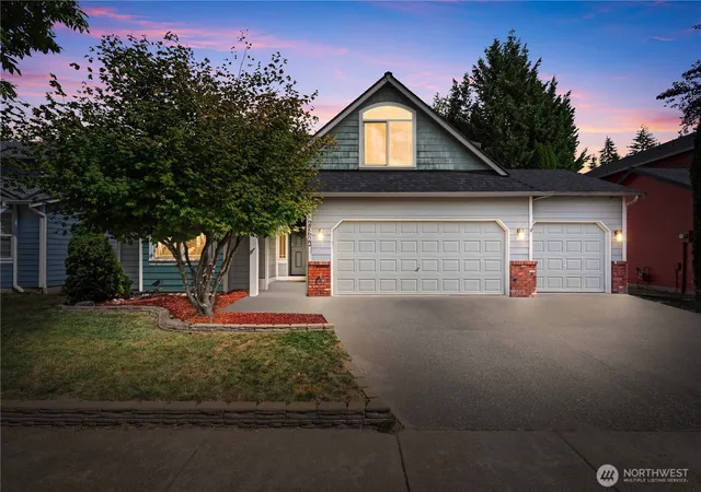 Photo 1 of Contingent at 27622 239th Se, Maple Valley, WA 98038 | MLS# NWM2564132 | Listing updated on 2026-09-23
