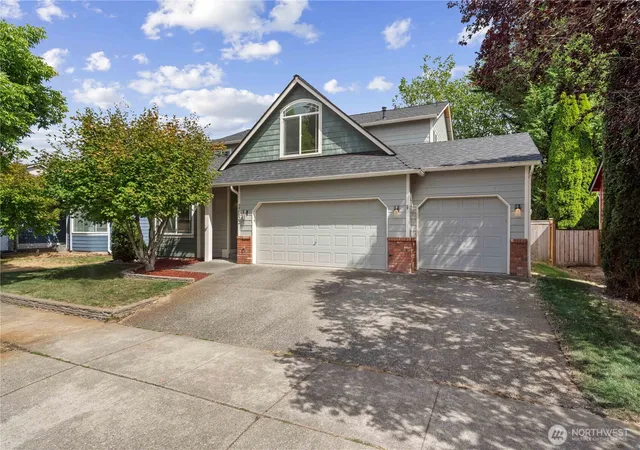 Photo 2 of Contingent at 27622 239th Se, Maple Valley, WA 98038 | MLS# NWM2564132 | Listing updated on 2026-09-23