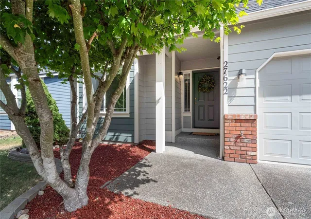 Photo 3 of Contingent at 27622 239th Se, Maple Valley, WA 98038 | MLS# NWM2564132 | Listing updated on 2026-09-23