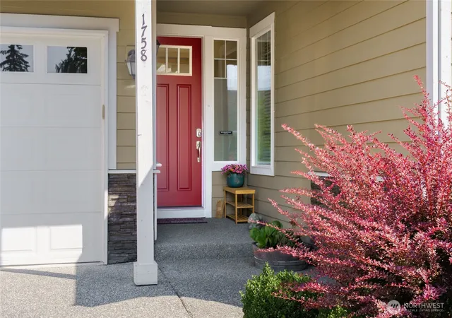 Photo 3 of Sale Pending at 1758 Hillcrest Loop, Mount Vernon, WA 98274 | MLS# NWM2564153 | Listing updated on 2026-09-30