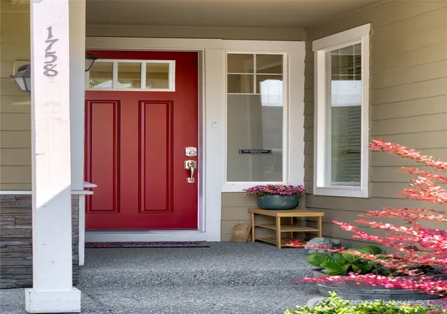 Photo 3 of Sale Pending at 1758 Hillcrest Loop, Mount Vernon, WA 98274 | MLS# NWM2564153 | Listing updated on 2026-09-30