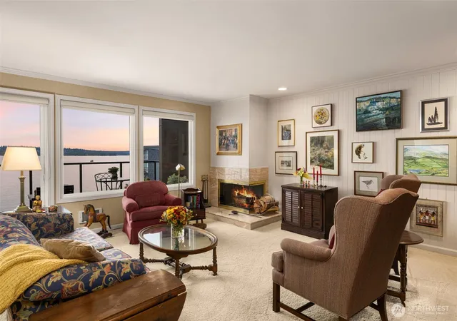 Photo 4 of Condo for sale at 807 Lake St S #301, Kirkland, WA 98033 | MLS# NWM2564157 | Listing updated on 2026-10-01