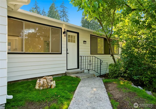Photo 2 of Single family home for sale at 853 S 306th Street, Federal Way, WA 98003 | MLS# NWM2564360 | Listing updated on 2026-09-30