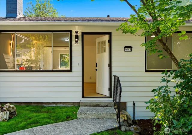 Photo 3 of Single family home for sale at 853 S 306th Street, Federal Way, WA 98003 | MLS# NWM2564360 | Listing updated on 2026-09-30