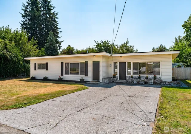 Photo 2 of Contingent at 20820 W Jordan Rd, Burlington, WA 98233 | MLS# NWM2564382 | Listing updated on 2026-09-25