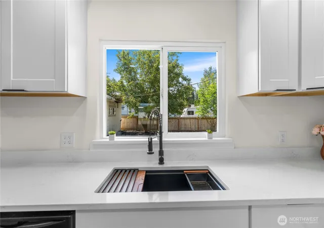 Photo 4 of Single family home for sale at 20820 W Jordan Rd, Burlington, WA 98233 | MLS# NWM2564382 | Listing updated on 2026-09-25