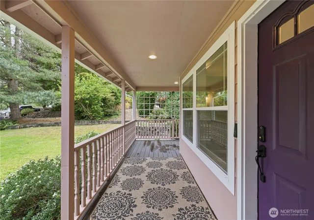 Photo 3 of Single family home for sale at 528 Seahawk St Se, Lacey, WA 98503 | MLS# NWM2564403 | Listing updated on 2026-10-02