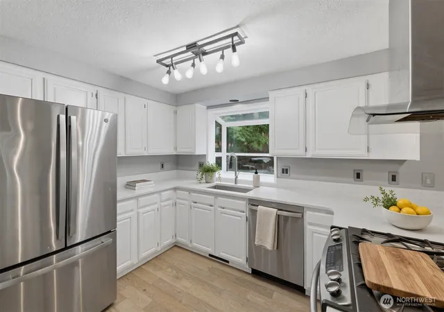 Photo 4 of Single family home for sale at 528 Seahawk St SE, Lacey, WA 98503 | MLS# NWM2564403 | Listing updated on 2026-10-02