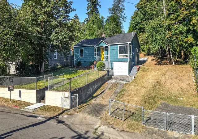 Photo 2 of Sale Pending at 1527 Bloomington Ave, Bremerton, WA 98312 | MLS# NWM2564482 | Listing updated on 2026-09-28