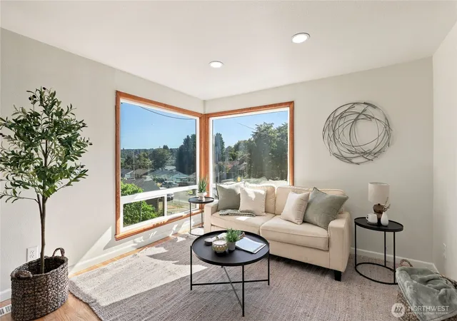 Photo 3 of Sale Pending at 1527 Bloomington Ave, Bremerton, WA 98312 | MLS# NWM2564482 | Listing updated on 2026-09-28