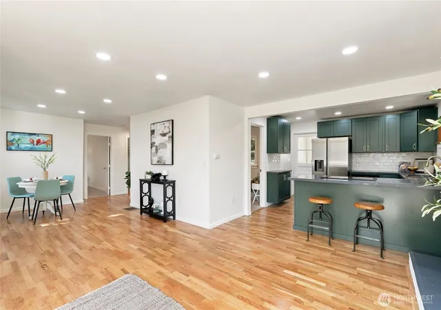 Photo 4 of Sale Pending at 1527 Bloomington Ave, Bremerton, WA 98312 | MLS# NWM2564482 | Listing updated on 2026-09-28