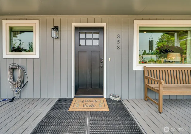 Photo 3 of Sale Pending at 353 Shear St Sw, Castle Rock, WA 98611 | MLS# NWM2564629 | Listing updated on 2026-10-01