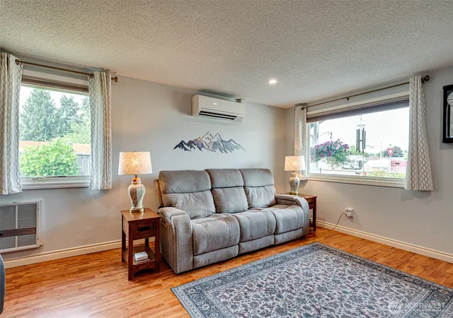 Photo 4 of Sale Pending at 353 Shear St SW, Castle Rock, WA 98611 | MLS# NWM2564629 | Listing updated on 2026-10-01