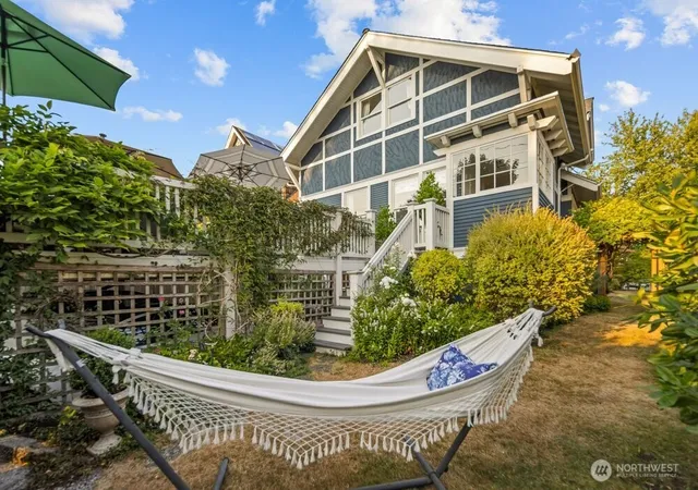 Photo 3 of Single family home for sale at 515 30th Avenue S, Seattle, WA 98144 | MLS# NWM2564734 | Listing updated on 2026-09-26