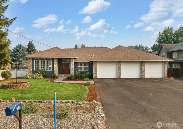 Photo 2 of Single family home for sale at 1318 Bryant Ave, Walla Walla, WA 99362 | MLS# NWM2564981 | Listing updated on 2026-09-23