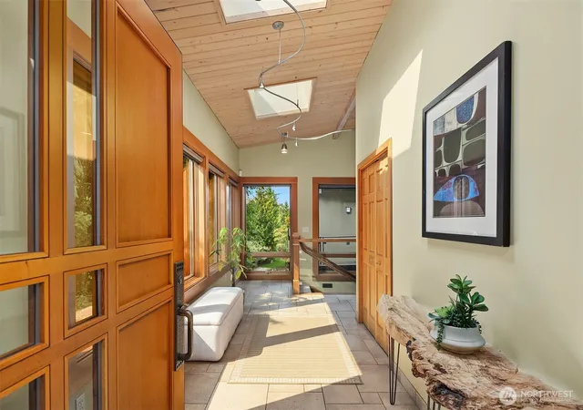 Photo 3 of Single family home for sale at 9418 SE 33rd Street, Mercer Island, WA 98040 | MLS# NWM2565108 | Listing updated on 2026-09-23