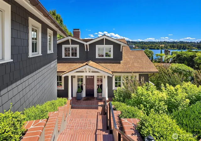 Photo 3 of Sale Pending at 6952 96th Avenue SE, Mercer Island, WA 98040 | MLS# NWM2565163 | Listing updated on 2026-09-25