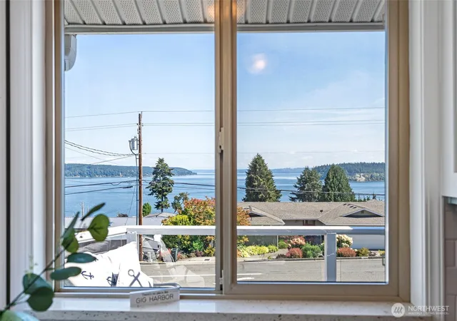 Photo 4 of Sale Pending at 7108 Soundview Dr Nw, Gig Harbor, WA 98335 | MLS# NWM2565328 | Listing updated on 2026-09-25
