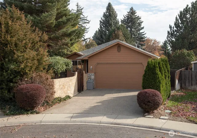 Photo 1 of Single family home for sale at 202 W Mount Baker Ct, Ellensburg, WA 98926 | MLS# NWM2565333 | Listing updated on 2026-09-29