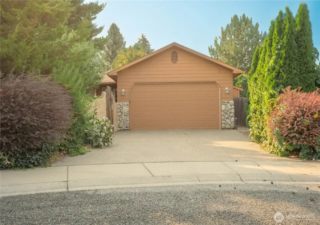 Photo 3 of Single family home for sale at 202 W Mount Baker Ct, Ellensburg, WA 98926 | MLS# NWM2565333 | Listing updated on 2026-09-29