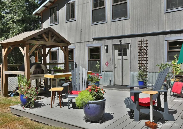 Photo 2 of Sale Pending at 6532 Wahl Rd, Freeland, WA 98249 | MLS# NWM2565388 | Listing updated on 2026-09-22