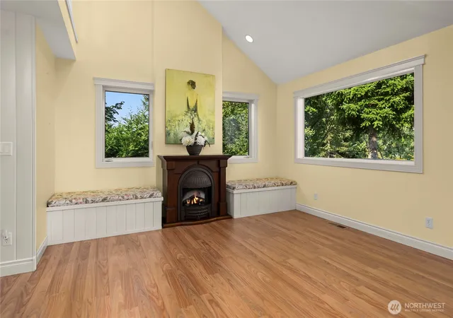 Photo 4 of Sale Pending at 1202 Lansing Ave W, Bremerton, WA 98312 | MLS# NWM2565509 | Listing updated on 2026-09-25