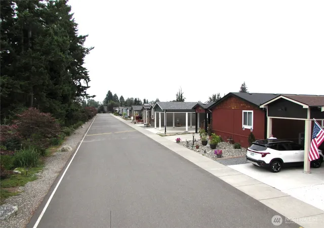 Photo 3 of Manufactured home for sale at 4424 84th Street NE #7, Marysville, WA 98270 | MLS# NWM2565537 | Listing updated on 2026-09-23
