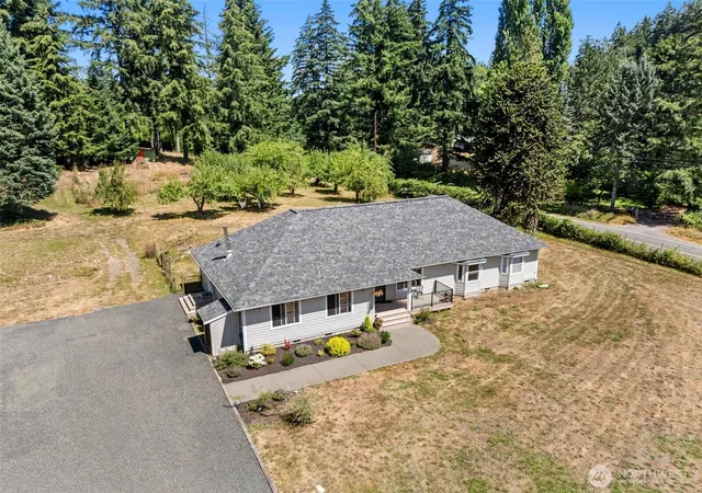Photo 3 of Sale Pending at 10135 Stedman Rd Se, Olympia, WA 98513 | MLS# NWM2565557 | Listing updated on 2026-09-11