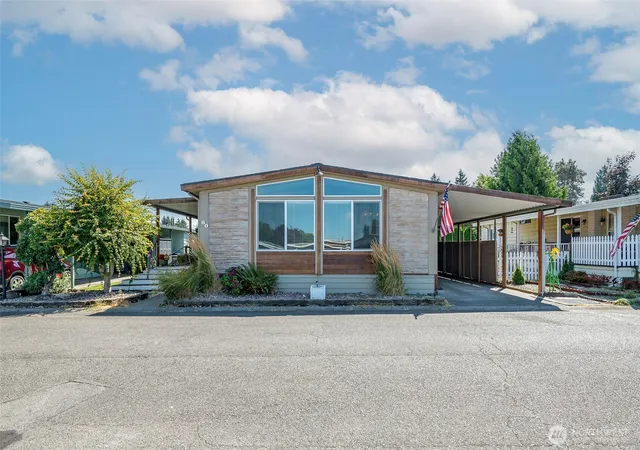 Photo 2 of Manufactured home for sale at 1402 22nd St Ne #60, Auburn, WA 98002 | MLS# NWM2565631 | Listing updated on 2026-09-23