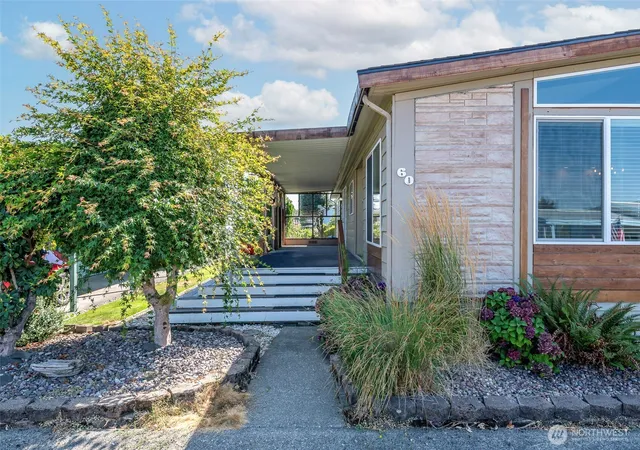 Photo 3 of Manufactured home for sale at 1402 22nd St Ne #60, Auburn, WA 98002 | MLS# NWM2565631 | Listing updated on 2026-09-23