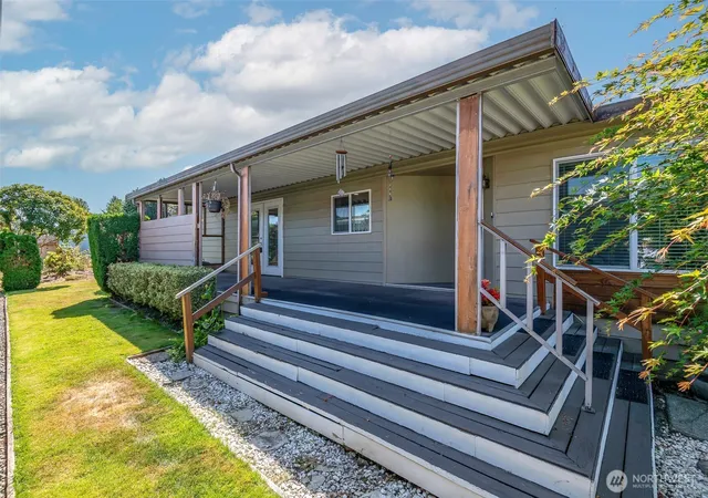 Photo 3 of Manufactured home for sale at 1402 22Nd St Ne #60, Auburn, WA 98002 | MLS# NWM2565631 | Listing updated on 2026-09-23