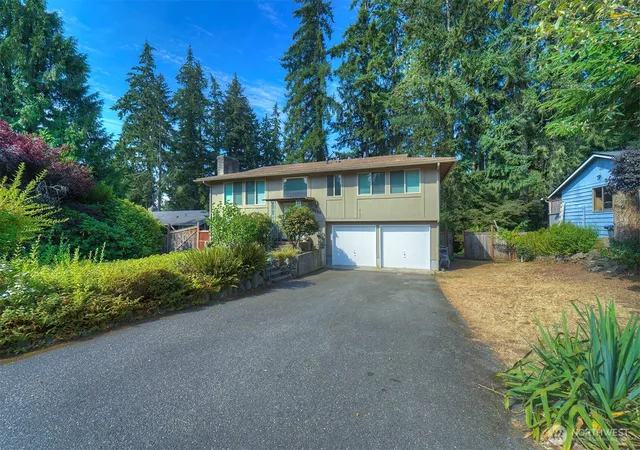 Photo 2 of Sale Pending at 3464 Balsam Blvd Se, Port Orchard, WA 98366 | MLS# NWM2565639 | Listing updated on 2026-09-25