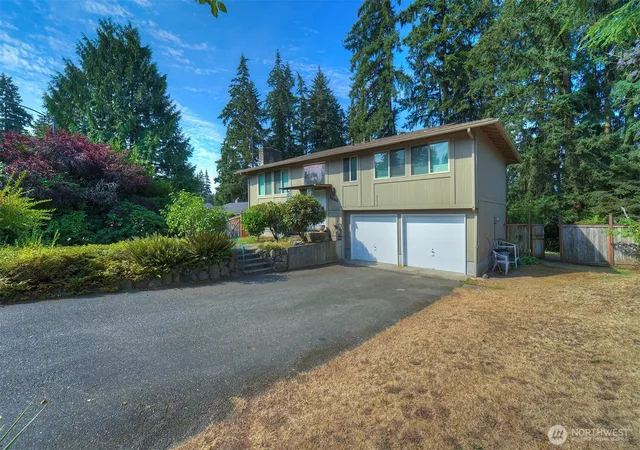 Photo 3 of Sale Pending at 3464 Balsam Blvd Se, Port Orchard, WA 98366 | MLS# NWM2565639 | Listing updated on 2026-09-25