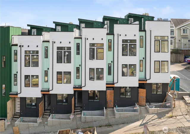 Photo 1 of Townhouse for sale at 1825 E Pine St, Seattle, WA 98122 | MLS# NWM2565683 | Listing updated on 2026-10-01