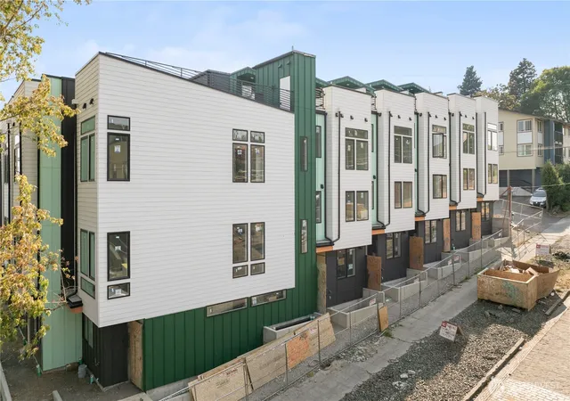 Photo 2 of Townhouse for sale at 1825 E Pine St, Seattle, WA 98122 | MLS# NWM2565683 | Listing updated on 2026-10-01