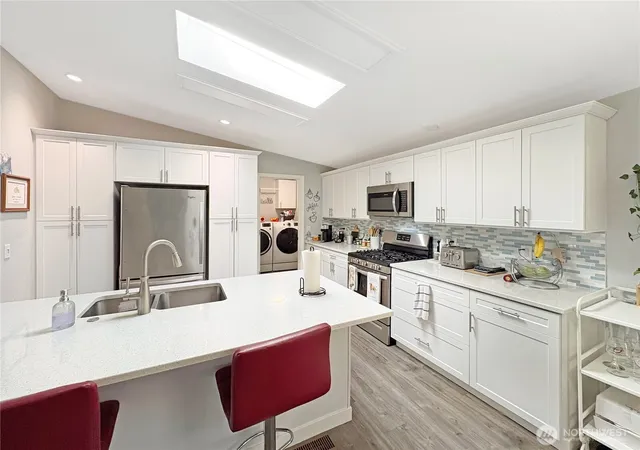 Photo 4 of Sale Pending at 4332 Lakeview Ct, Lacey, WA 98503 | MLS# NWM2565795 | Listing updated on 2026-09-25