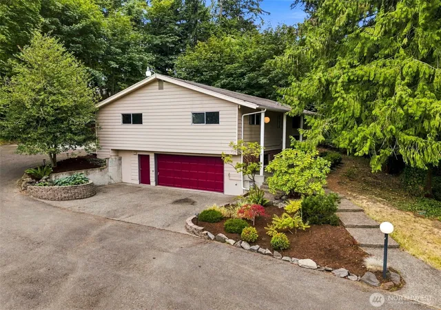 Photo 3 of Single family home for sale at 7412 104th Street E, Puyallup, WA 98373 | MLS# NWM2565840 | Listing updated on 2026-09-23