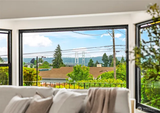 Photo 3 of Single family home for sale at 1871 N Skyline Dr, Tacoma, WA 98406 | MLS# NWM2565935 | Listing updated on 2026-09-30