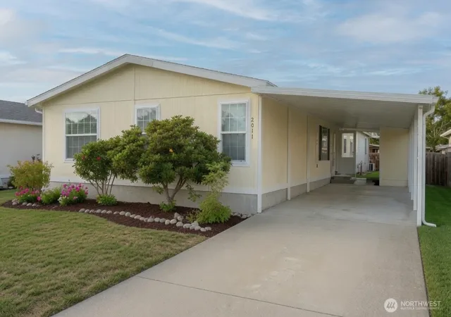 Manufactured home for sale at 2011 E 95th Street, Tacoma, WA 98445 | MLS# NWM2565944