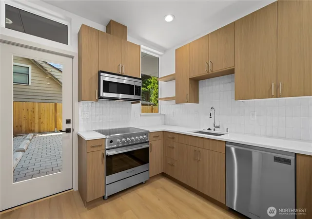 Photo 3 of Condo for sale at 7009 9th Avenue NE, Seattle, WA 98115 | MLS# NWM2565975 | Listing updated on 2026-10-01