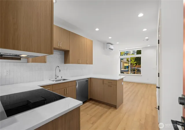 Photo 4 of Condo for sale at 7009 9th Avenue NE, Seattle, WA 98115 | MLS# NWM2565975 | Listing updated on 2026-10-01