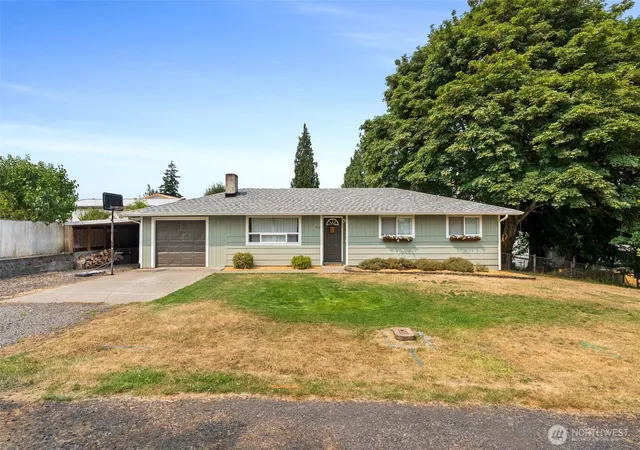 Photo 1 of Single family home for sale at 310 E Cedarcrest Ct, Chehalis, WA 98532 | MLS# NWM2565979 | Listing updated on 2026-10-01