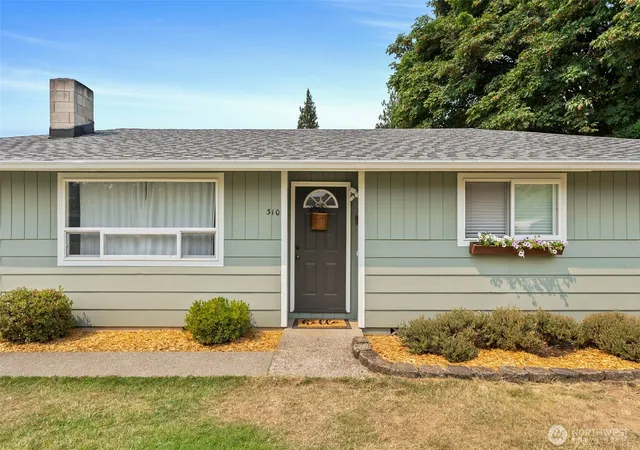 Photo 2 of Single family home for sale at 310 E Cedarcrest Ct, Chehalis, WA 98532 | MLS# NWM2565979 | Listing updated on 2026-10-01