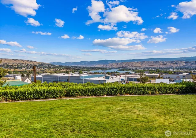 Photo 2 of Single family home for sale at 3116 Ohme Rd, Wenatchee, WA 98801 | MLS# NWM2566228 | Listing updated on 2026-09-21