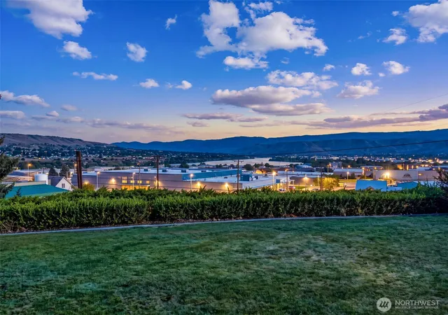 Photo 3 of Single family home for sale at 3116 Ohme Rd, Wenatchee, WA 98801 | MLS# NWM2566228 | Listing updated on 2026-09-21