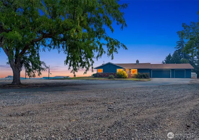 Photo 3 of Single family home for sale at 3116 Ohme Rd, Wenatchee, WA 98801 | MLS# NWM2566228 | Listing updated on 2026-09-21