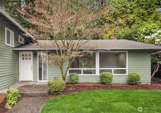 Photo 2 of Sale Pending at 2711 101st Place Ne, Bellevue, WA 98004 | MLS# NWM2566255 | Listing updated on 2026-09-25