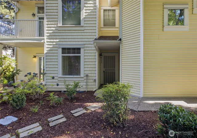 Condo for sale at 23202 58th Avenue S #2-1, Kent, WA 98032 | MLS# NWM2566273